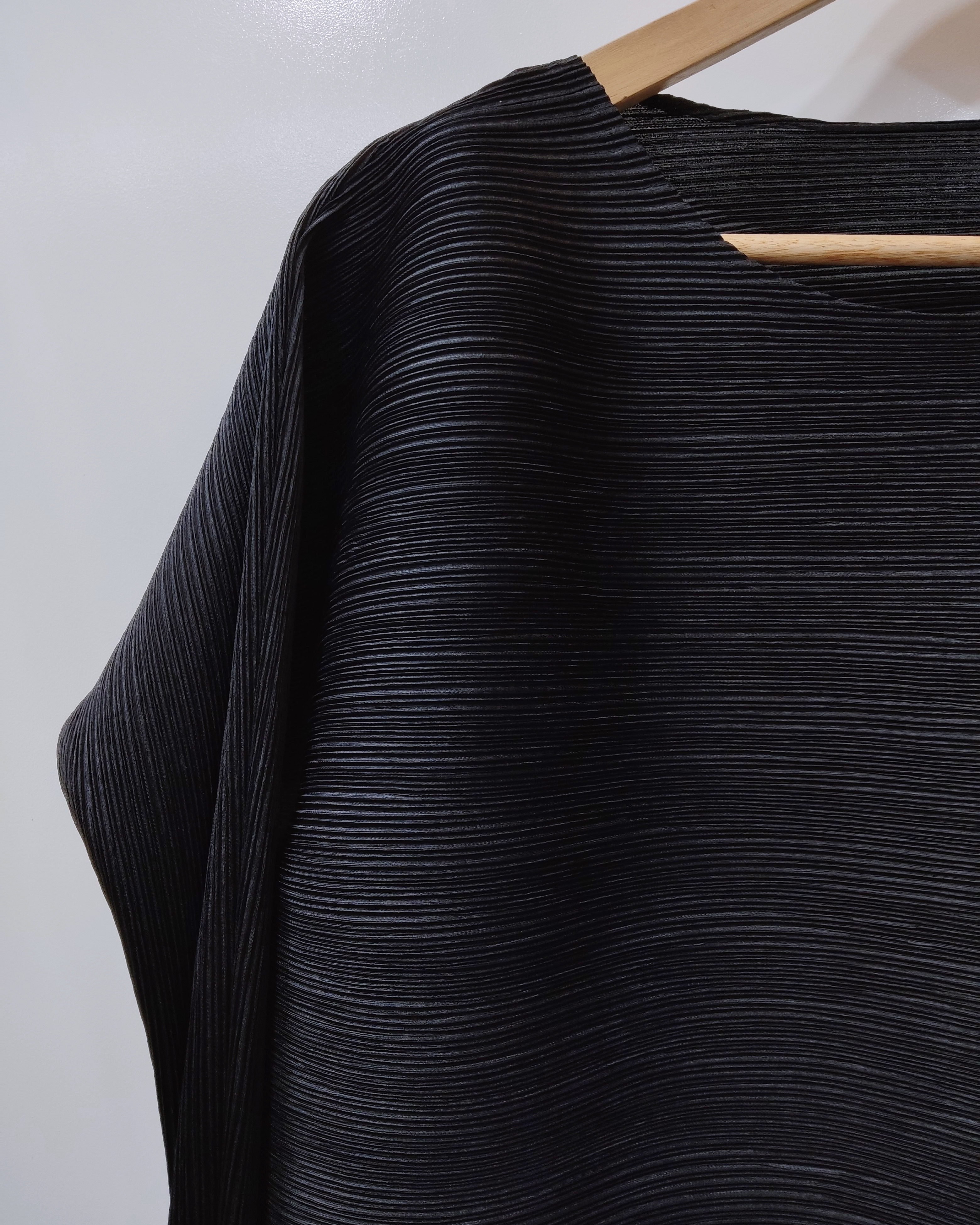 อก42(ทรงเล็ก) ยาว19 นิ้ว 2MUAY GM15029-1 เสื้อครอปเสื้ออัดพลีท CROP LONG SLEEVE PLEATED TOP สีดำ FREE SIZE