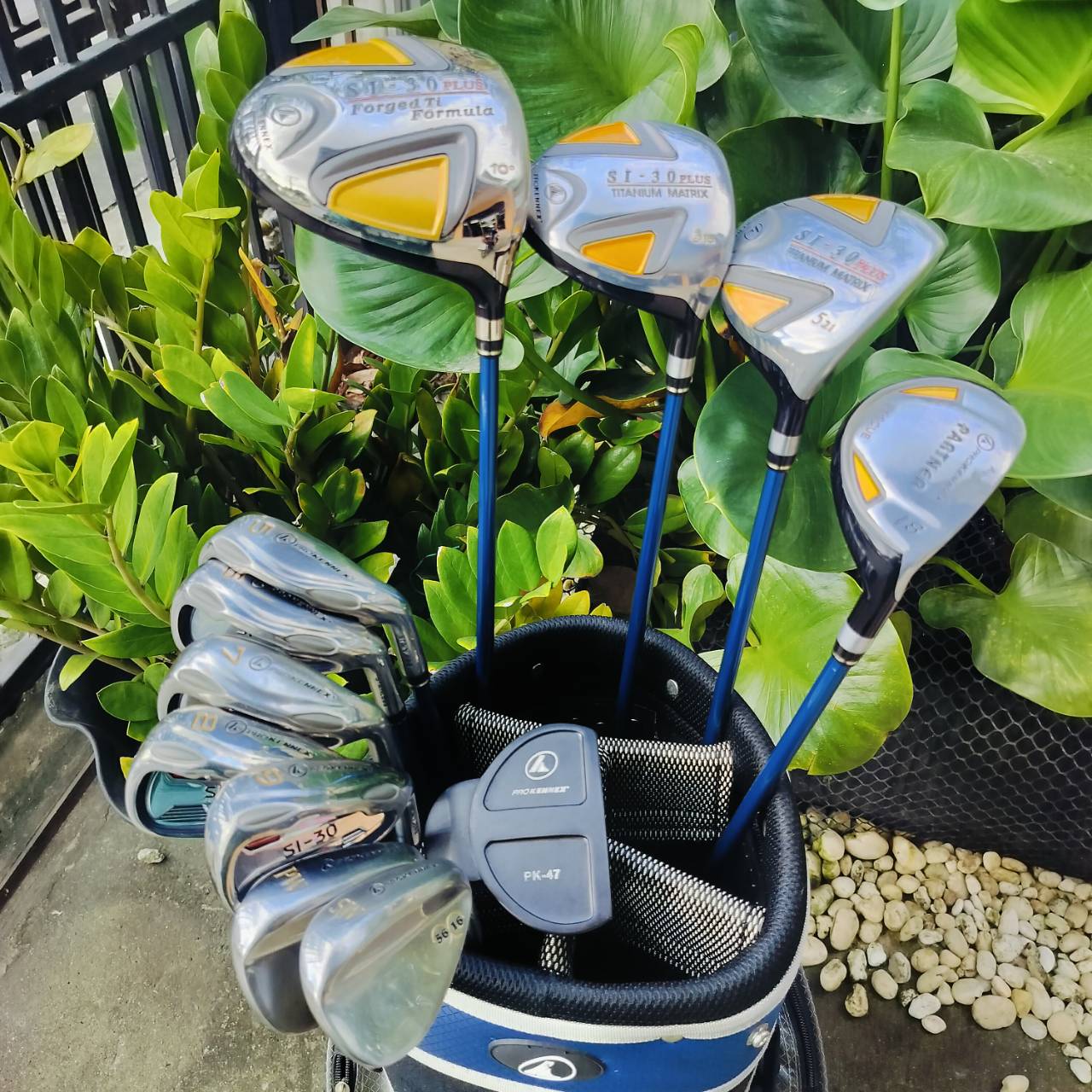 FULLSET PROKENNEX SI-30 PLUS ชุดใหญ่ หัวไม้ได้ถึง 4 หัว เดิมๆทุกชิ้น . ทั้งชุดประกอบด้วย Driver FW3 - 5 และ ไฮบริด ก้าน SI-30 PLUS FLEX R หัวใหญ่มาก ตีไกล เสียงเพราะ และมีออฟเซต ช่วยแก้ปัญหามือใหม่ ที่ชอบตีออกเฟดได้เป็นอย่างดีค่ะ