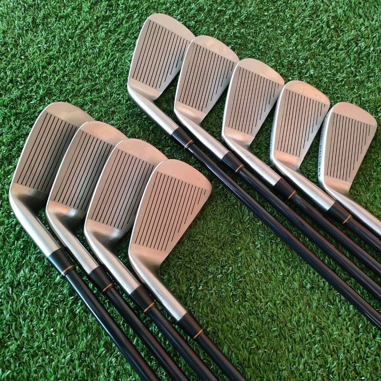 ชุดเหล็ก BURBERRY TWIN METAL ของใหม่!! มีเหล็ก 3-9 เเละ PW SW ก้าน BURBERRY FLEX R TWIN METAL คือมีทองแดงผสม ทำให้จุดสปีตสปอตกว้างขึ้นมาก!! มือหนึ่ง ของแท้ BY NakaraLuxurious