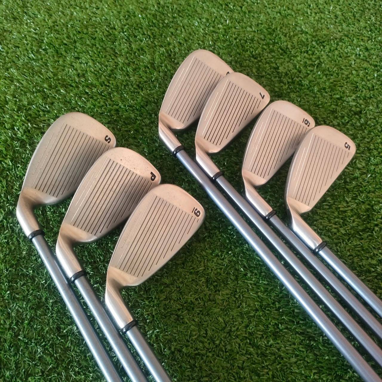 ชุดเหล็ก CALLAWAY BIG BERTHA มีเหล็ก 5-9 PW และ SW ก้าน RCH 90 FLEX R รุ่นสร้างชื่อสุดๆของ Callaway Golf เป็นเหล็กที่ตีง่ายมาก CAVITY ใหญ่ ไม้กอล์ฟมือสอง ของแท้ BY NakaraLuxurious