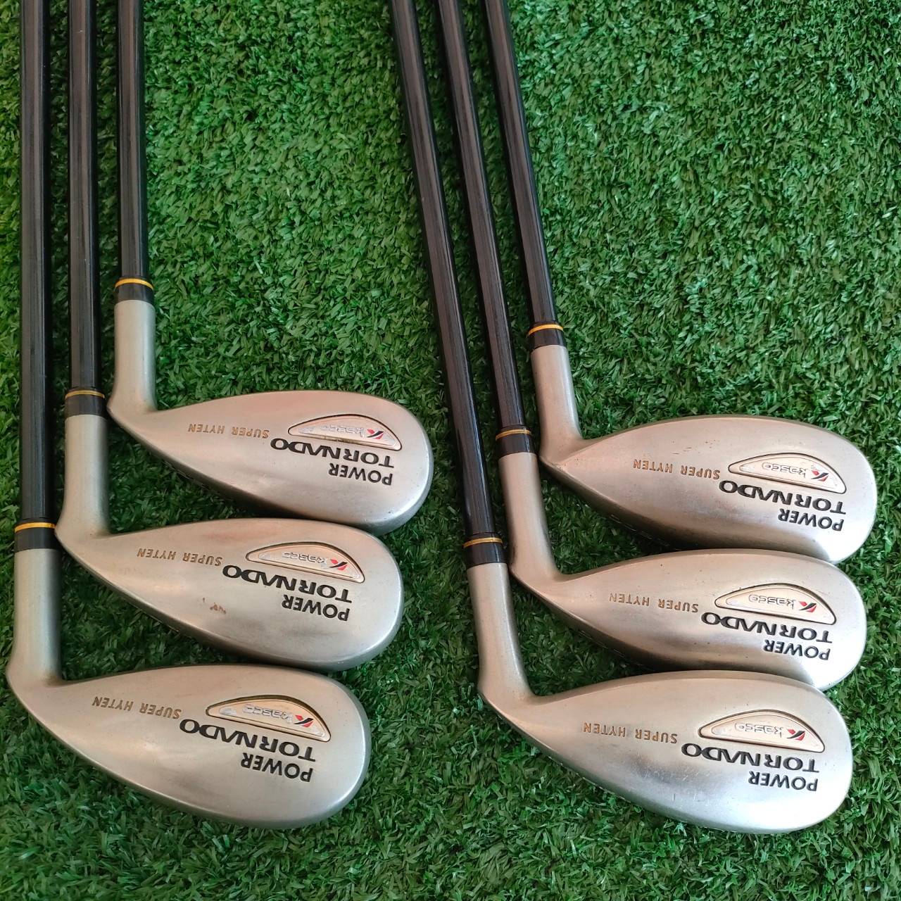 ชุดเหล็ก KASCO POWER TORNADO SUPER HYTEN มีเหล็ก 5 - 9 เเละ PW ก้าน POWER TORNADO FLEX R ชุดเหล็กหน้าเด้ง SUPER HYTEN รูปทรงออกแบบพิเศษ ทำให้ตีง่าย มากๆ หน้าไม้ยาว และตีลูกลอยได้ดี ระยะดีสุดๆ