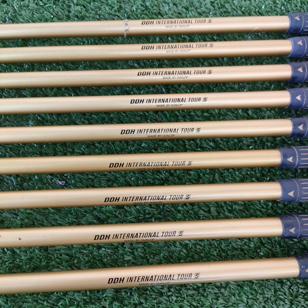 ชุดเหล็ก DUNLOP DDH มีเหล็ก 3-9 เเละ PW SW ก้าน DDH INTERNATIONAL TOUR FLEX S รุ่นก้านทอง ก้านกราไฟต์นุ่ม ปลอกคอพิเศษ สวยพรีเมี่ยม ตีง่าย ใบไม่ใหญ่ก้านพรีเมี่ยม ไม้กอล์ฟมือสอง ของแท้ BY NakaraLuxurious