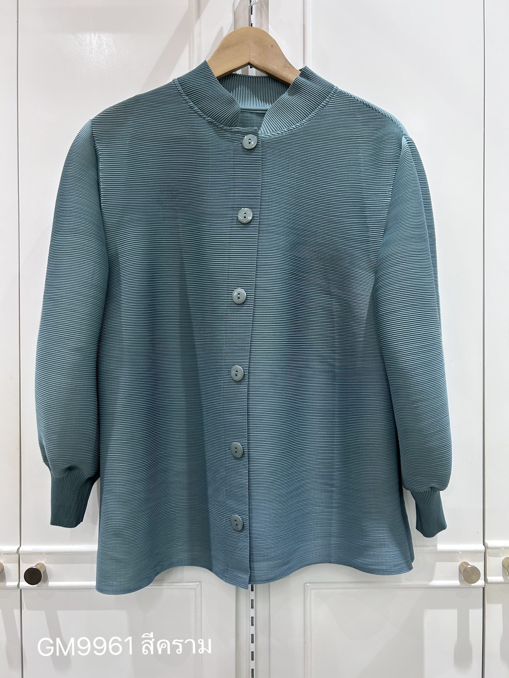 2MUAY GM9961 เสื้ออัดพลีทคอปกแมนดาริน กระดุมผ่าหน้า แขนจั๊ม MANDARIN CUFF SLEEVE PLEATED TOP 23 สี FREE SIZE