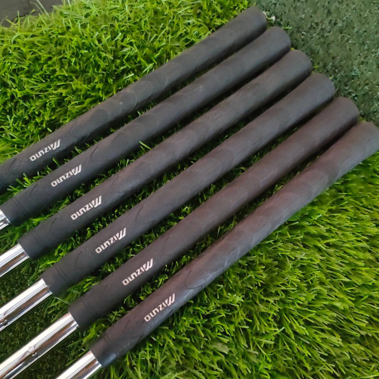 ชุดเหล็ก MIZUNO PRESAGE NAVIGATOR มีเหล็ก 5 - 9 PW ก้าน N.S.PRO 950 GH สภาพสวยเดิมๆทุกอย่างครับ ตีง่าย หลังลึก ควบคุมทิศทางได้ดีแม่นยำ นุ่มสไตล์ญี่ปุ่น