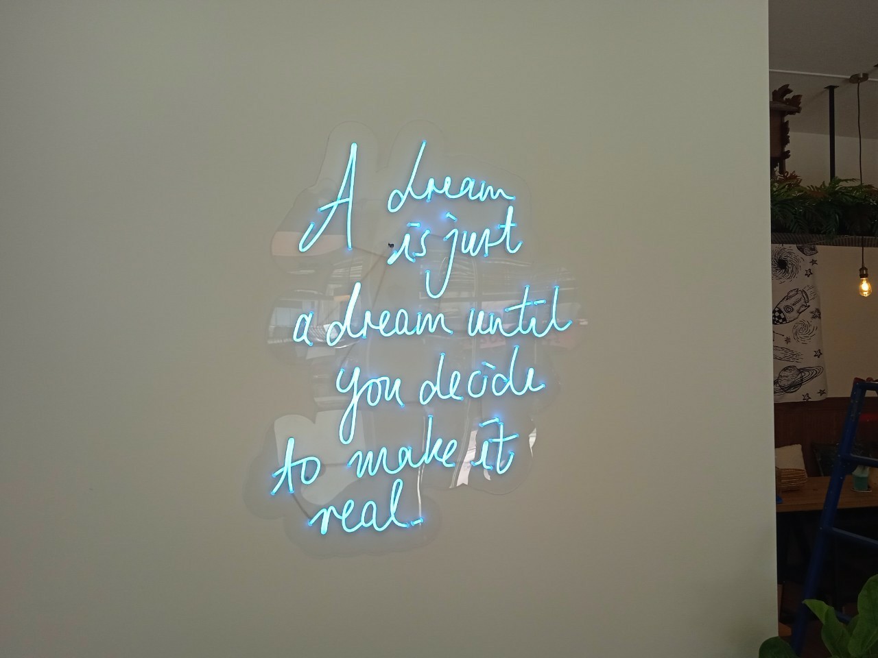 ไฟนีออนดัด แสงสีฟ้า อะคริลิคใสรองหลัง