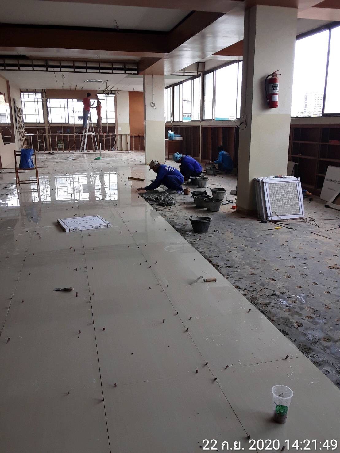 รร.สายปัญญา ปูกระเบื้องพื้น&ติดตั้งกระดานถนอมสายตา