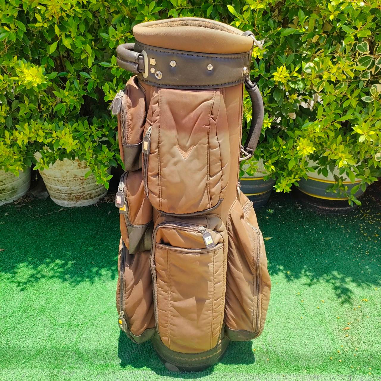 ถุงกอล์ฟ CALLAWAY มือสอง ของแท้ **มีตำหนิ** COVER ขาด และไม่มีสายสะพายค่ะ ภายในบุกำมะหยี่อย่างดี ไม้กอล์ฟมือสอง ของแท้ BY NakaraLuxurious