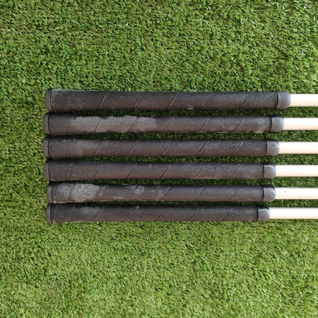 ** ไม้กอล์ฟสำหรับผู้หญิง ** ชุดเหล็ก GENEX 3DX OVERSIZE มีเหล็ก 6-9 เเละ PW SW ก้าน SPEEDRATED 75 FLEX L เหล็กตีง่าย ได้ระยะครับ