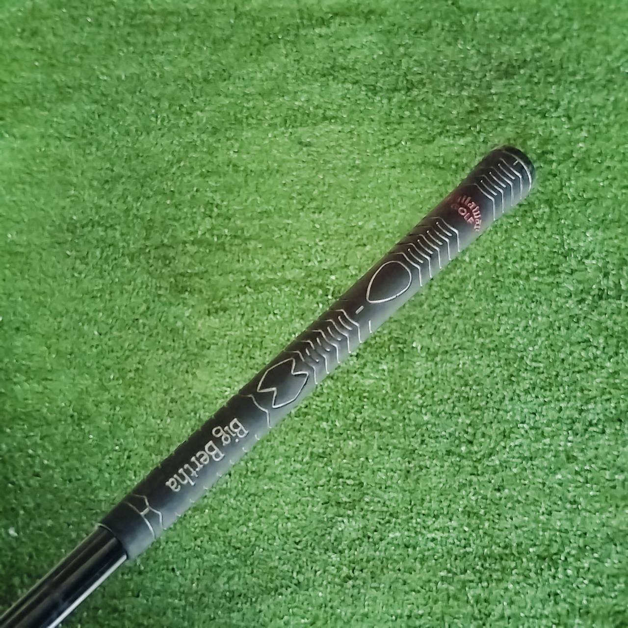 ไม้แฟร์เวย์ Callaway Divine Nine เป็นรุ่นพิเศษที่มีองศาหน้าไม้ประมาณ 24 องศา ทำให้เหมาะสำหรับการตีระยะกลาง ไม้กอล์ฟพรีเมี่ยมมือสอง ของแท้ By NakaraLuxurious