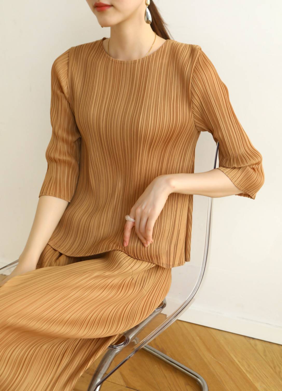 2MUAY รุ่น GJO7097 เสื้ออัดพลีทงานคุณภาพ FLARED PLEATED TOP สีดำ FREE SIZE