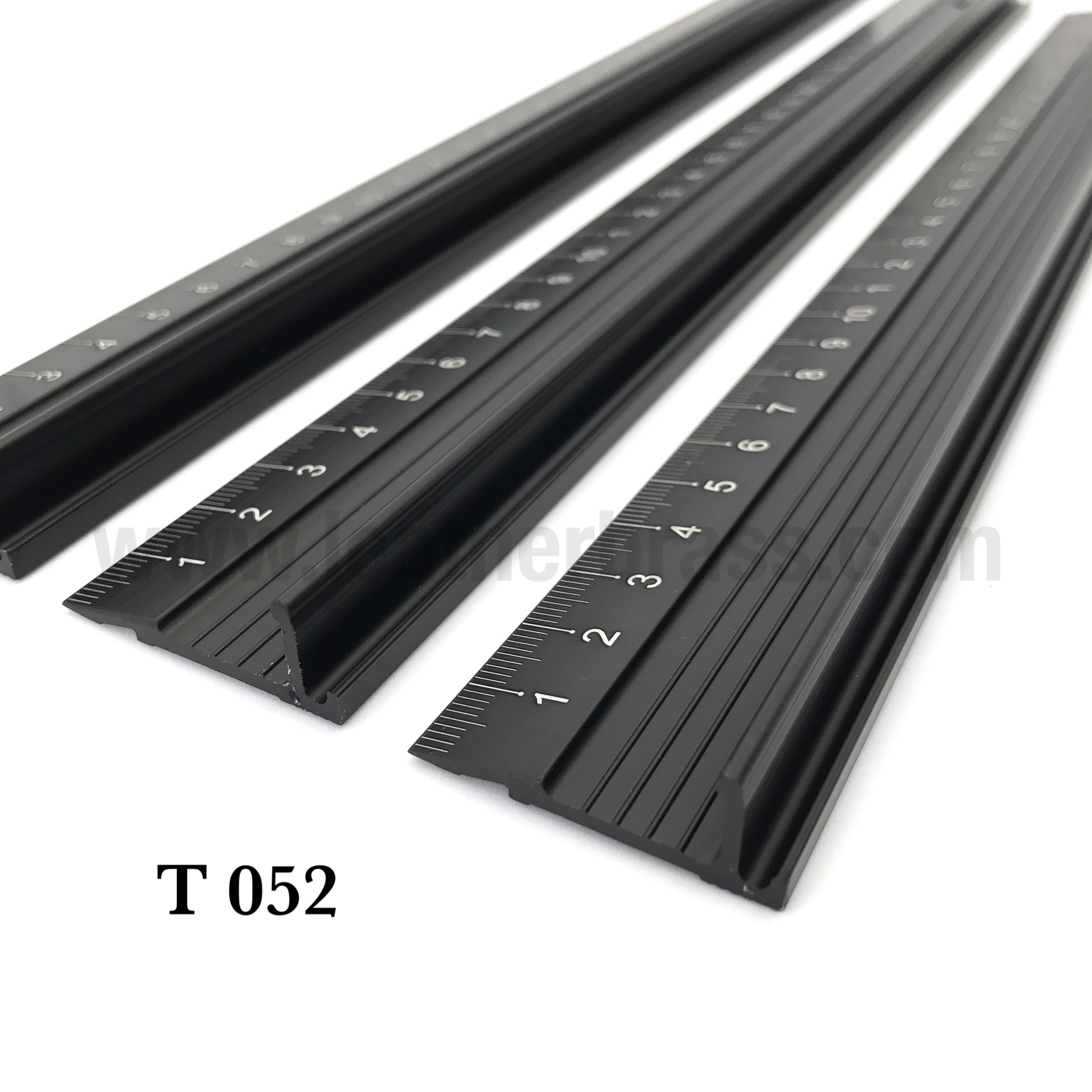 T052 ไม้บรรทัด วัสดุอลูมิเนียม เหมาะกับการนำไปใช้กับงาน DIY ทุกชนิด ตัดหนัง กระดาษ สติกเกอร์ leatherbrass**ราคาต่ออัน**