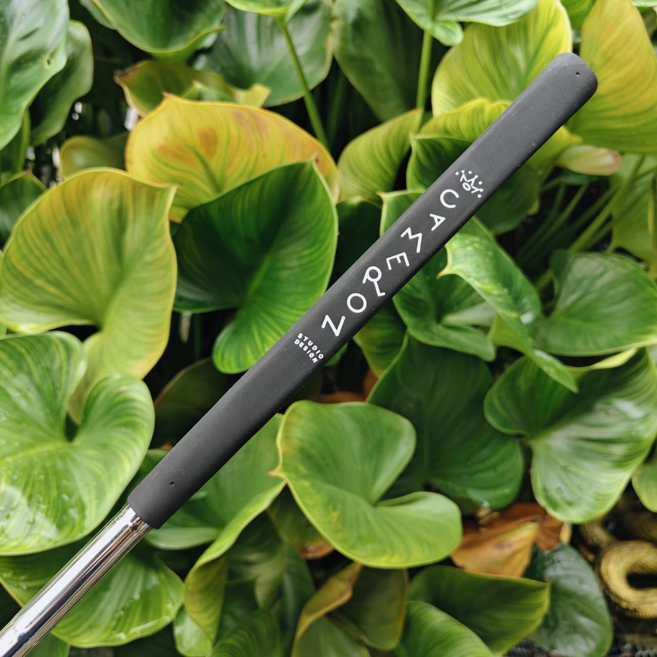 PUTTER ODYSSEY WHITE HOT TOUR #1 เสริมด้วยลวดลาย เพื่อเพิ่มการเกาะไลน์ของลูกอย่างดีเยี่ยม