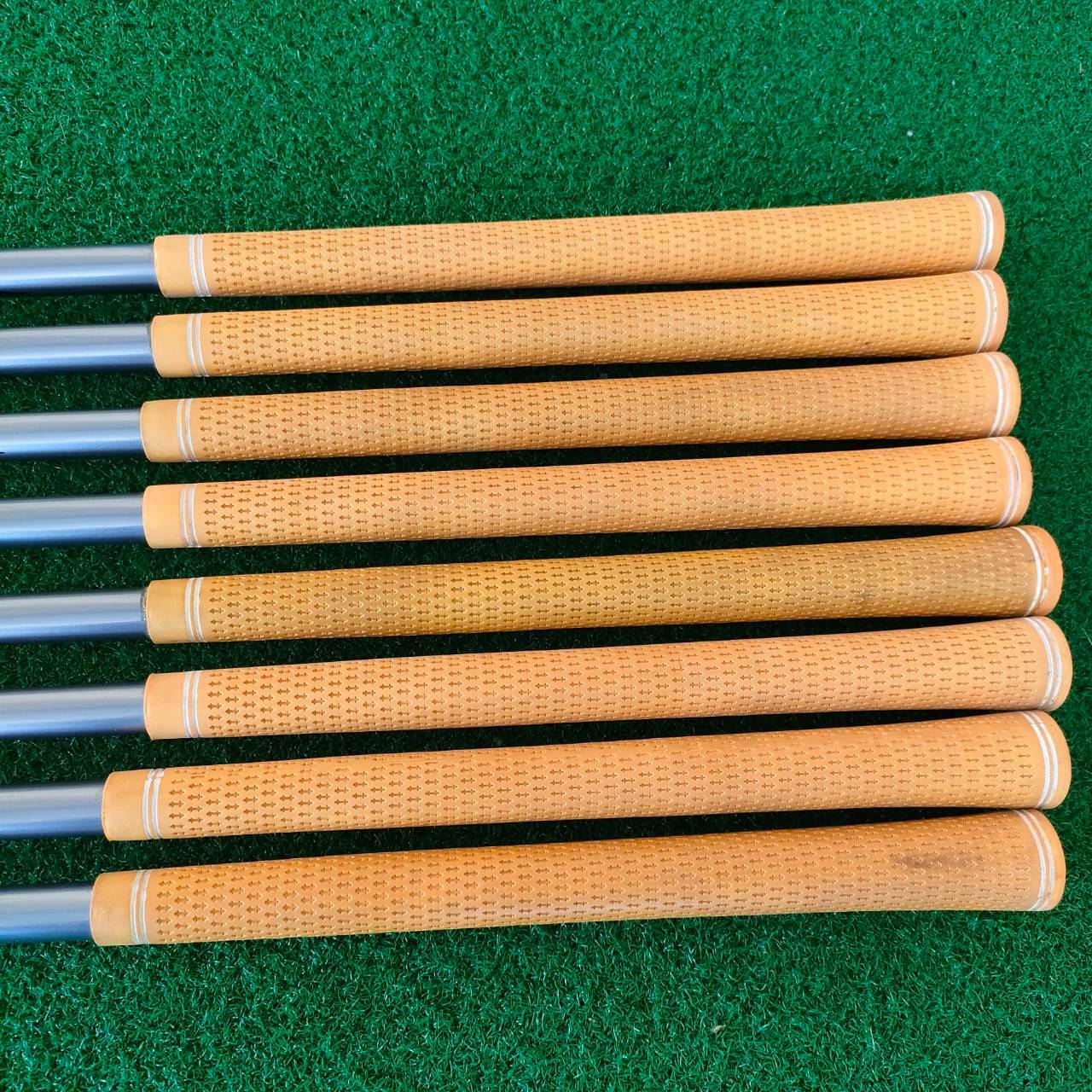 ชุดเหล็ก KING COBRA 3100 I/H มีเหล็ก 3 - 9 PW ทั้งหมด 8 ชิ้น ก้าน ALDILA NV-HL70 FLEX R ก้านดีมากๆ COBRA เน้นตีง่ายๆ