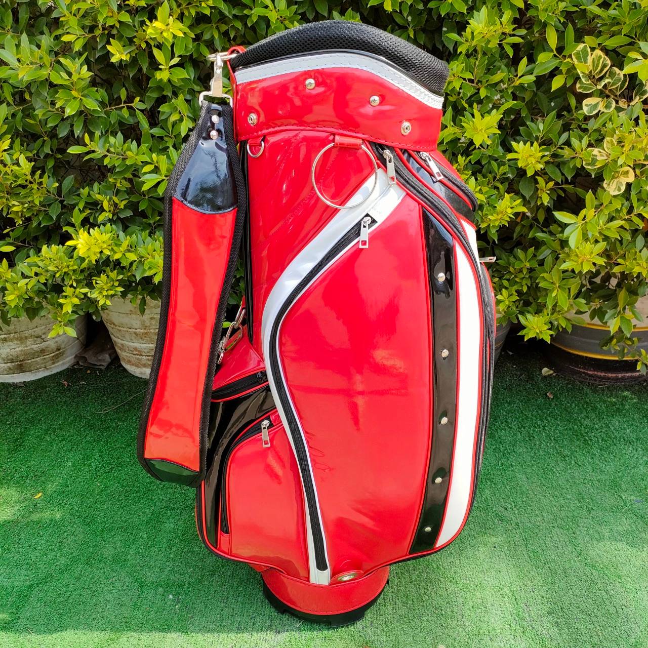 ถุง CUSTOM ของใหม่ สีแดงเพลิง Ferrari สวยแบบจัดๆ วัสดุพรีเมี่ยมที่สุด เป็นหนังแก้ว สวยจริง ถุง TOUR ใบใหญ่ใส่ของได้ครบหมด มือหนึ่ง ของแท้ BY NakaraLuxurious