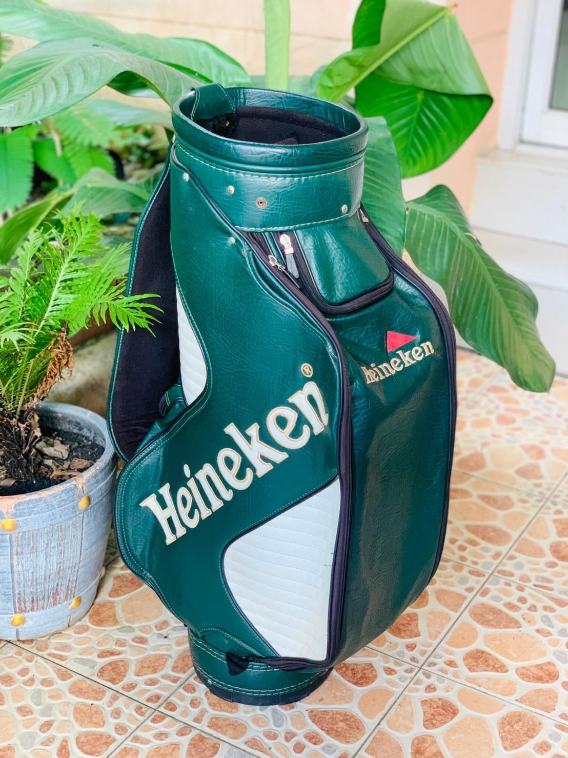 ถุงกอล์ฟหนัง HEINEKEN ใบใหญ่ 9 นิ้ว