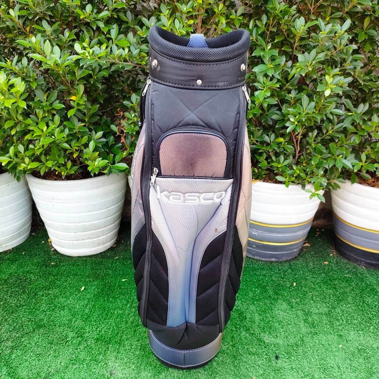 ถุงกอล์ฟ KASCO มือสอง สภาพสมบูรณ์ มีซีดนิดหน่อย ตามรูป แต่โดยรวมสวยครับ