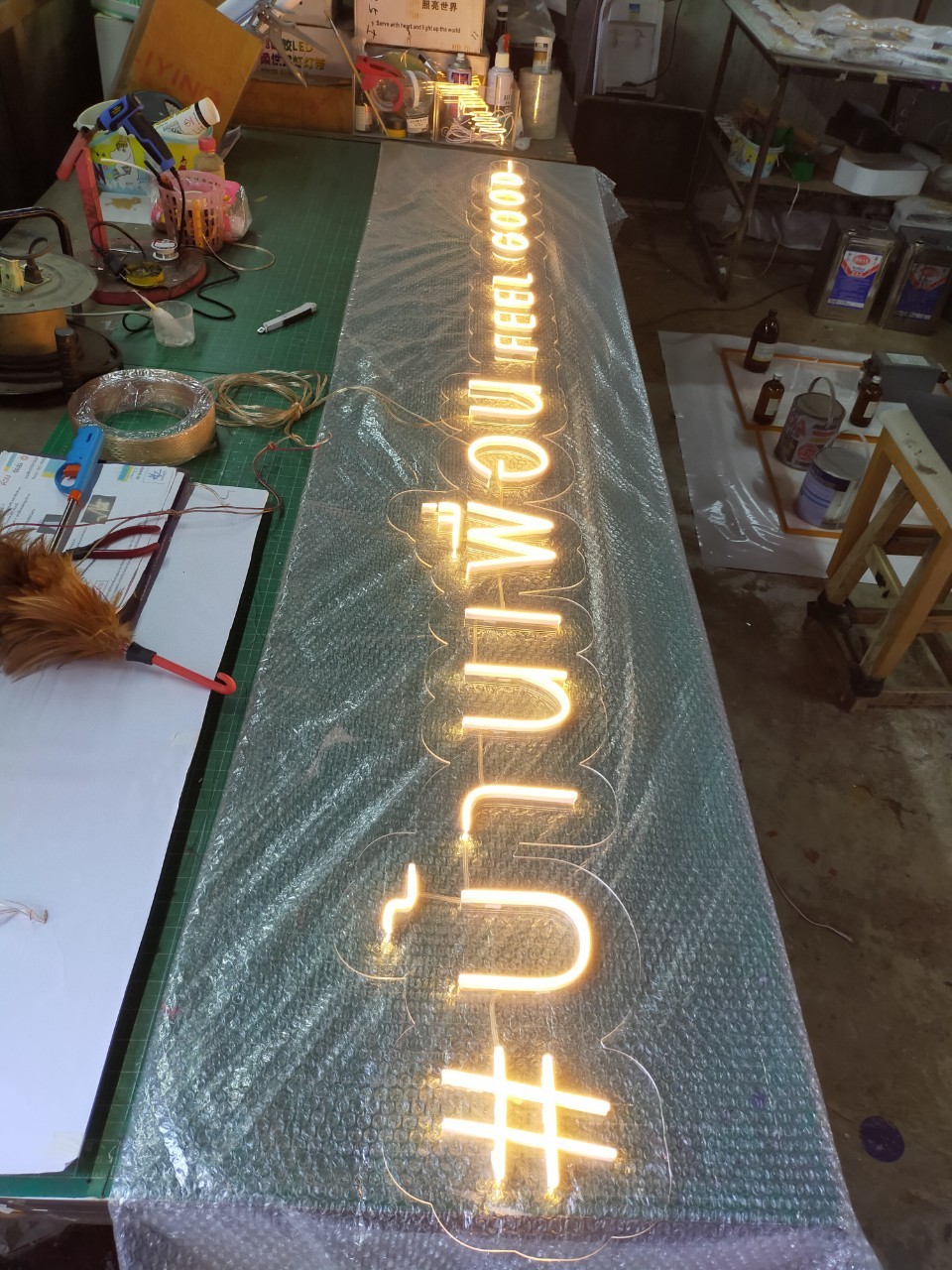 ไฟนีออน เฟค