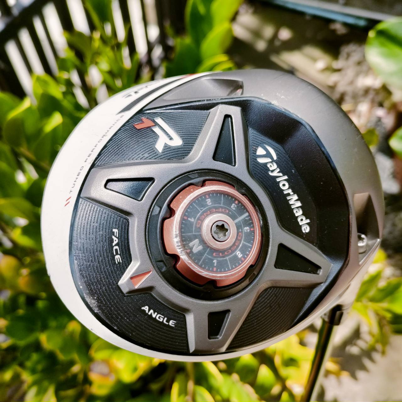 Driver Taylormade R1 สามารถไขปรับองศาได้ตามใจชอบ และสามารถไขปรับทิศทางได้อีกด้วย ตีไกลอย่างมาก ก้าน ALDILA NV FLEX R ก้านโมของดีมากๆ ไม้กอล์ฟพรีเมี่ยมมือสอง ของแท้ By NakaraLuxurious