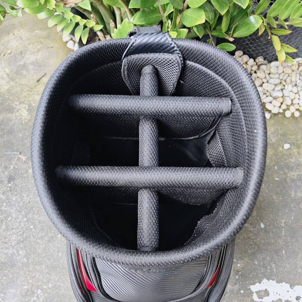 ถุงกอล์ฟ THU มือสอง สวยๆ เป็นถุง TOUR ใส่ของได้จุกๆ ลายของถุง และสี เท่ห์มากๆ