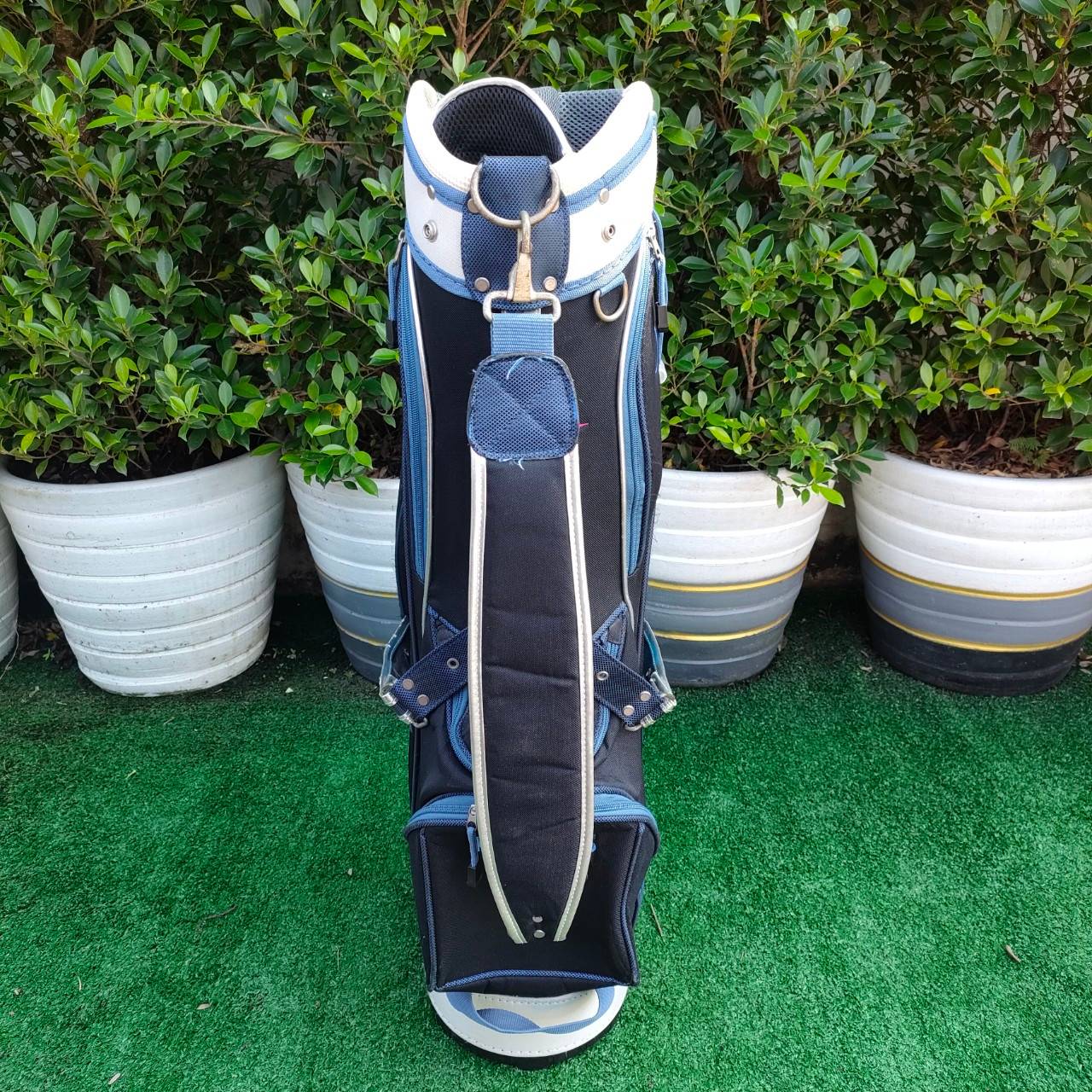 ถุงกอล์ฟ LIONA ICICLES มือสอง สภาพสมบูรณ์ ถุงสวยมาก คุณภาพดีครับ