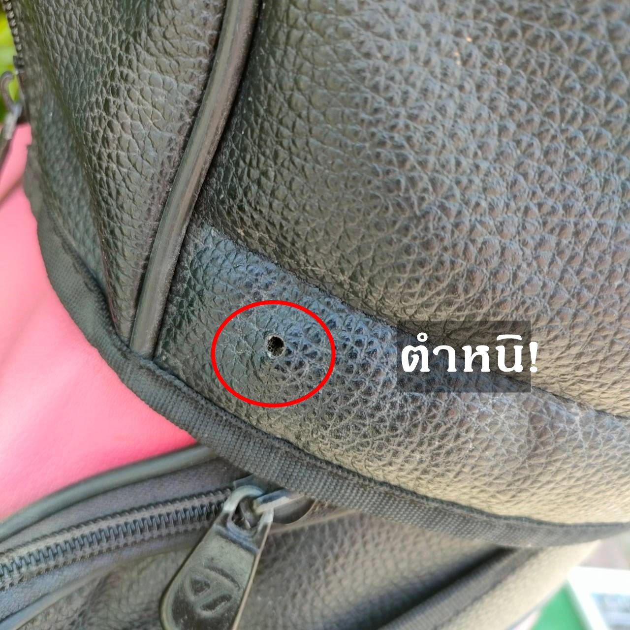 ถุงกอล์ฟ TAYLORMADE R7 ** เเป๊ก COVER หลุด 2 จุดค่ะ ** เจ้าของเดิม ใส่เพิ่ม ตุ๊กแก คุณภาพดี ใช้งานได้ดี ถุง TOUR ใบใหญ่ มือสอง ของแท้ BY NakaraLuxurious