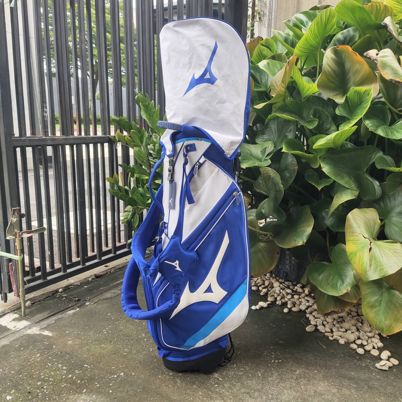 ถุงกอล์ฟ MIZUNO ขาตั้ง ของแท้ มือสอง! สีสวยสะดุดตา เอกลักษณ์ของ MIZUNO เห็นแล้วรู้เลย