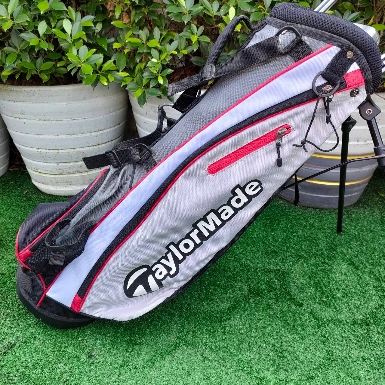 **ไม้กอล์ฟครบชุดสำหรับเด็ก** TAYLORMADE PHENOM พร้อมถุงกอล์ขาตั้ง สภาพสวยนางฟ้าสุดๆ สำหรับน้องที่อายุ 9 - 12 ขวบ
