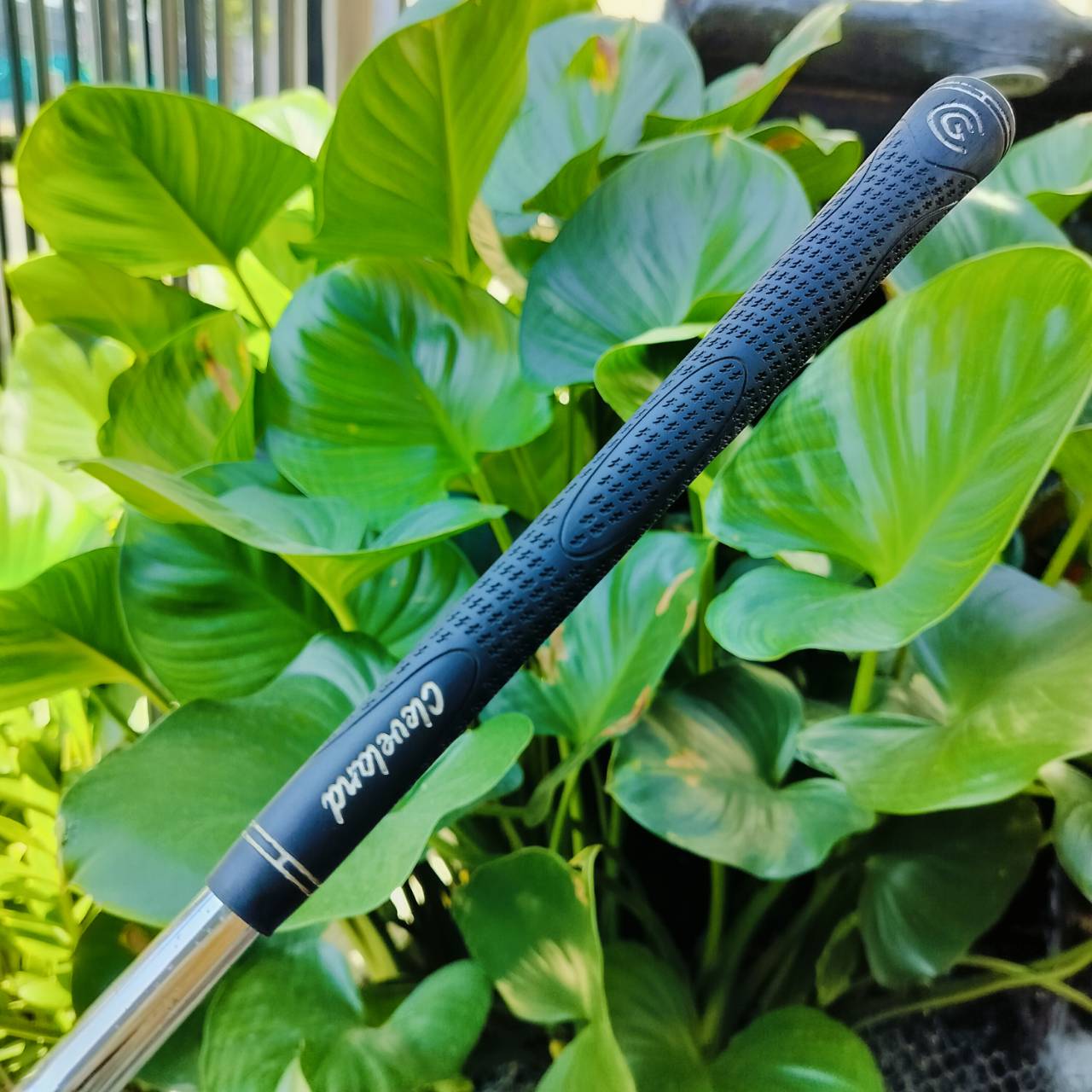 WEDGE CLEVELAND 900 TOUR ACTION องศา 52 เป็นแบบ LOW BOUNCE ก้าน เดิม กริพเดิม WEDGE FLEX วัสดุ FORGED ได้ฟีลลิ่ง สีดำดุดัน ไม้กอล์ฟพรีเมี่ยมมือสอง ของแท้ By NakaraLuxurious
