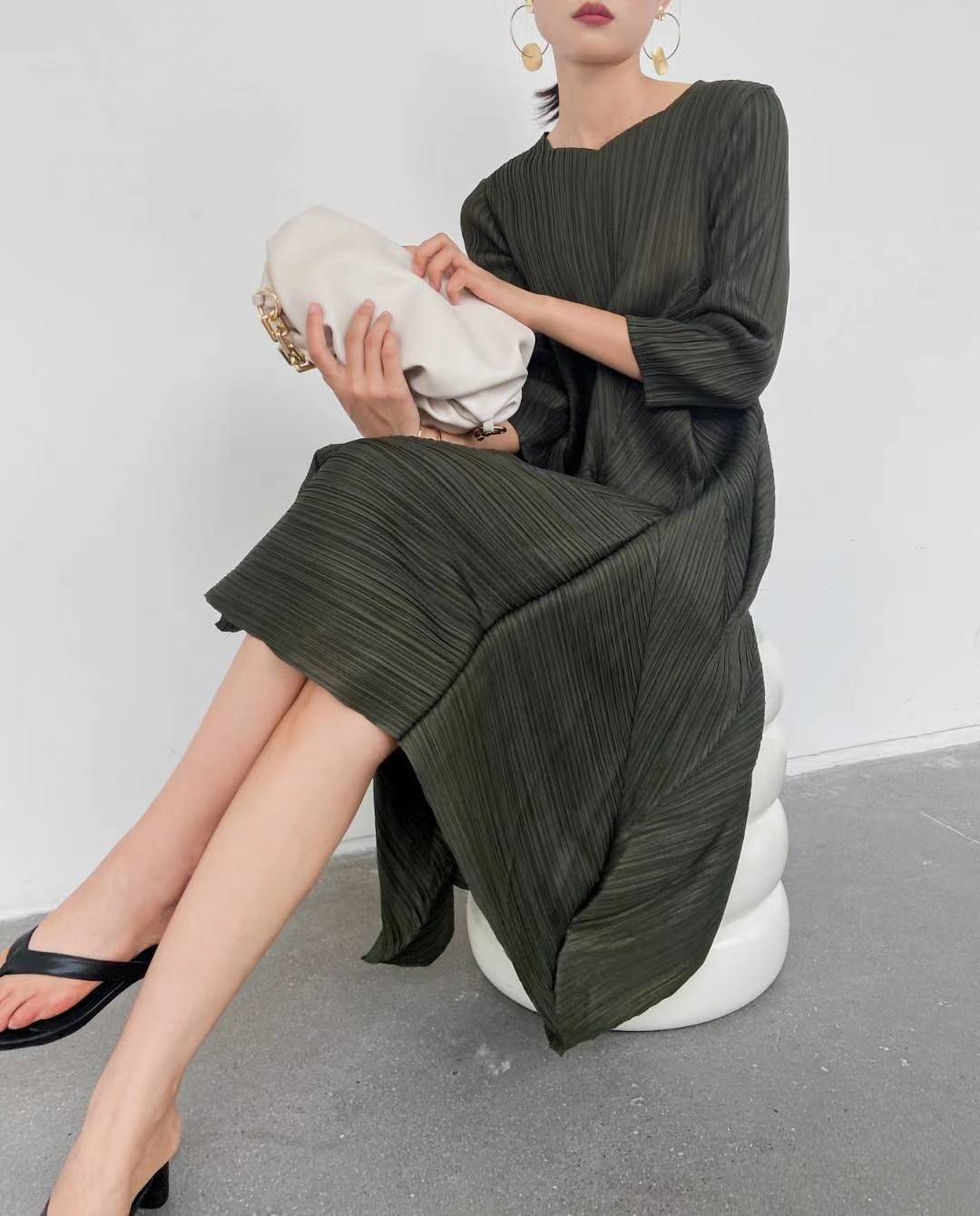 2MUAY รุ่น GJO7157 HALF SLEEVE VOLUME PLEATED DRESS เดรสผู้หญิง เดรสพลีทคุณภาพ 12สี FREE SIZE
