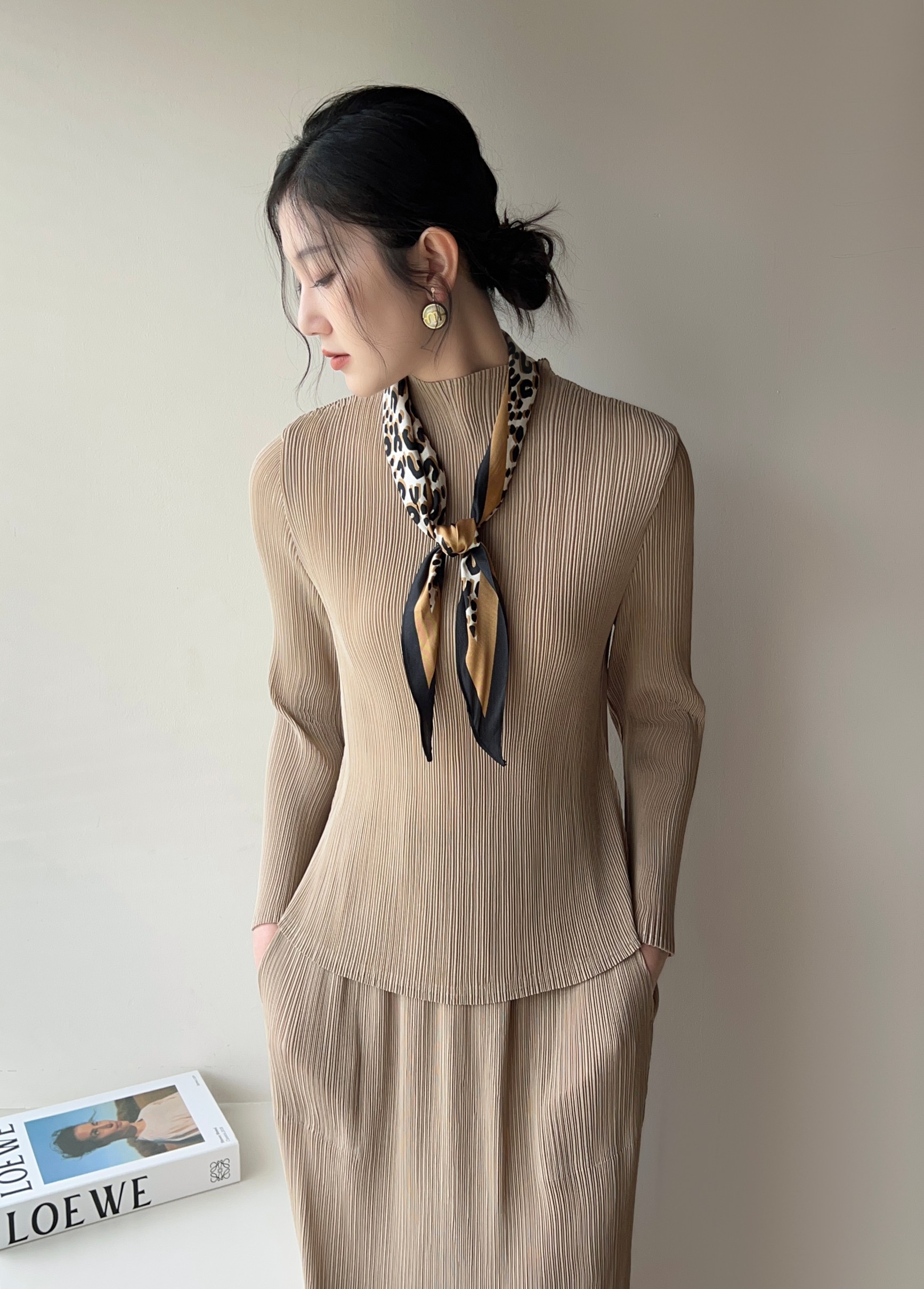 ปรับราคาลง20%!! 2MUAY รุ่น GJO11032 เสื้อพลีทผ้าแมตต์ HIGH NECK LONG SLEEVE PLEATED TOP 10 สี FREE SIZE