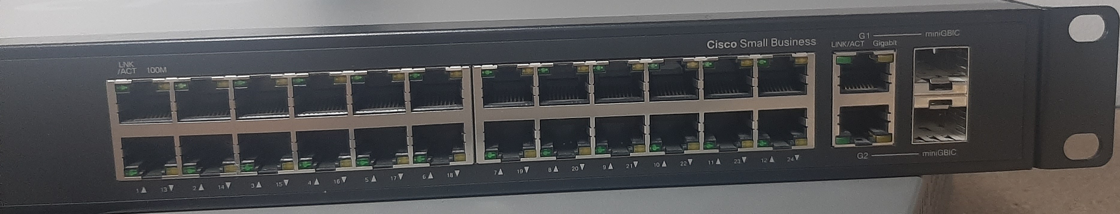 Cisco SLM224G 24-port 10 100 + 2-port Gigabit Smart Switch