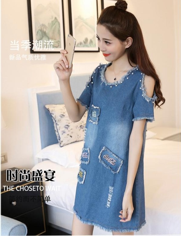 เดรสยีนส์มาใหม่ เว้าไหล่ ปักมุกด้วยหมุด ตามแบบ