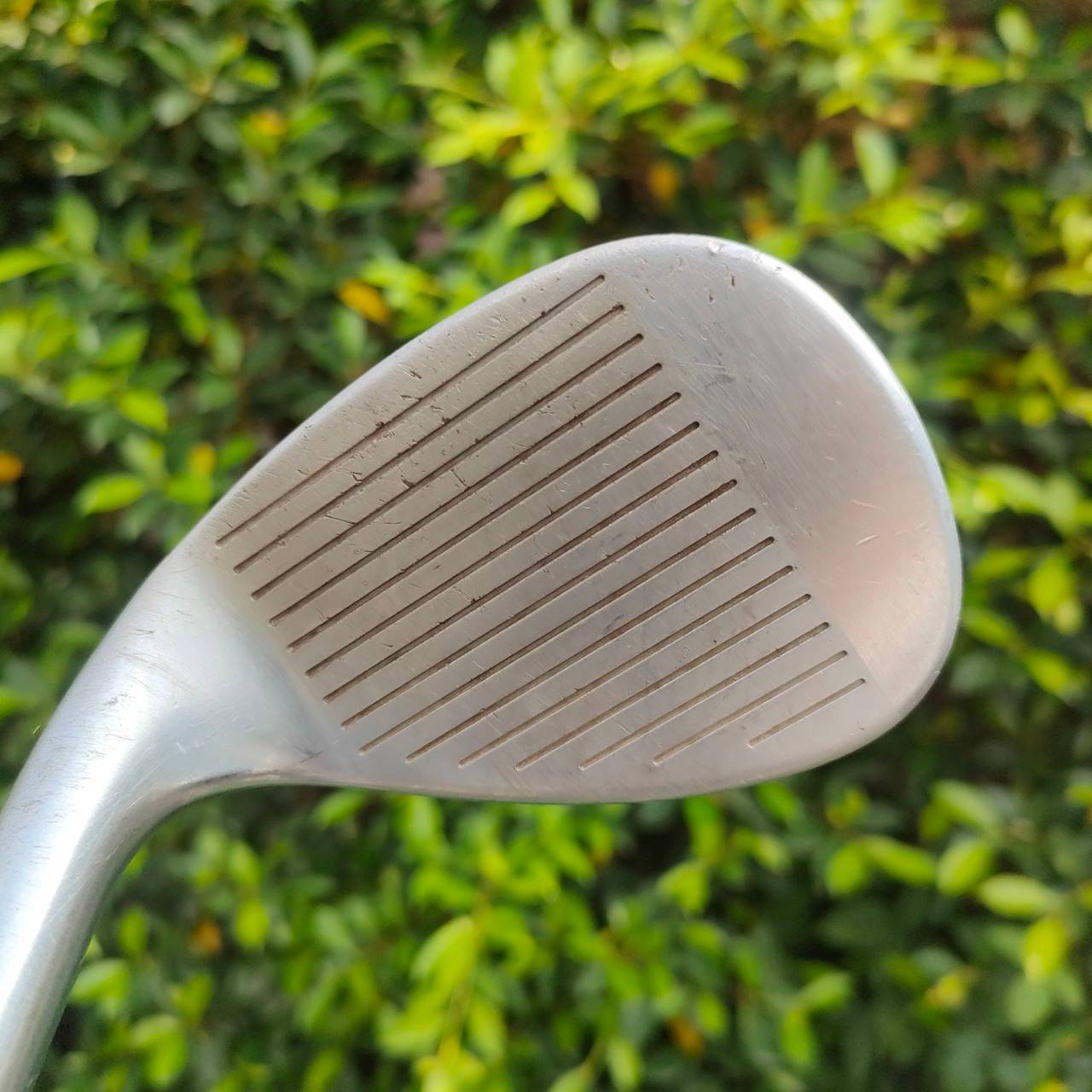 WEDGE CLEVELAND CG10 องศา 54 ก้าน N.S.PRO 850GH FLEX S ก้านเบามาก และ ทอร์คน้อย เหมาะกับ WEDGE สองจุด STANDARD BOUNCE ครับ