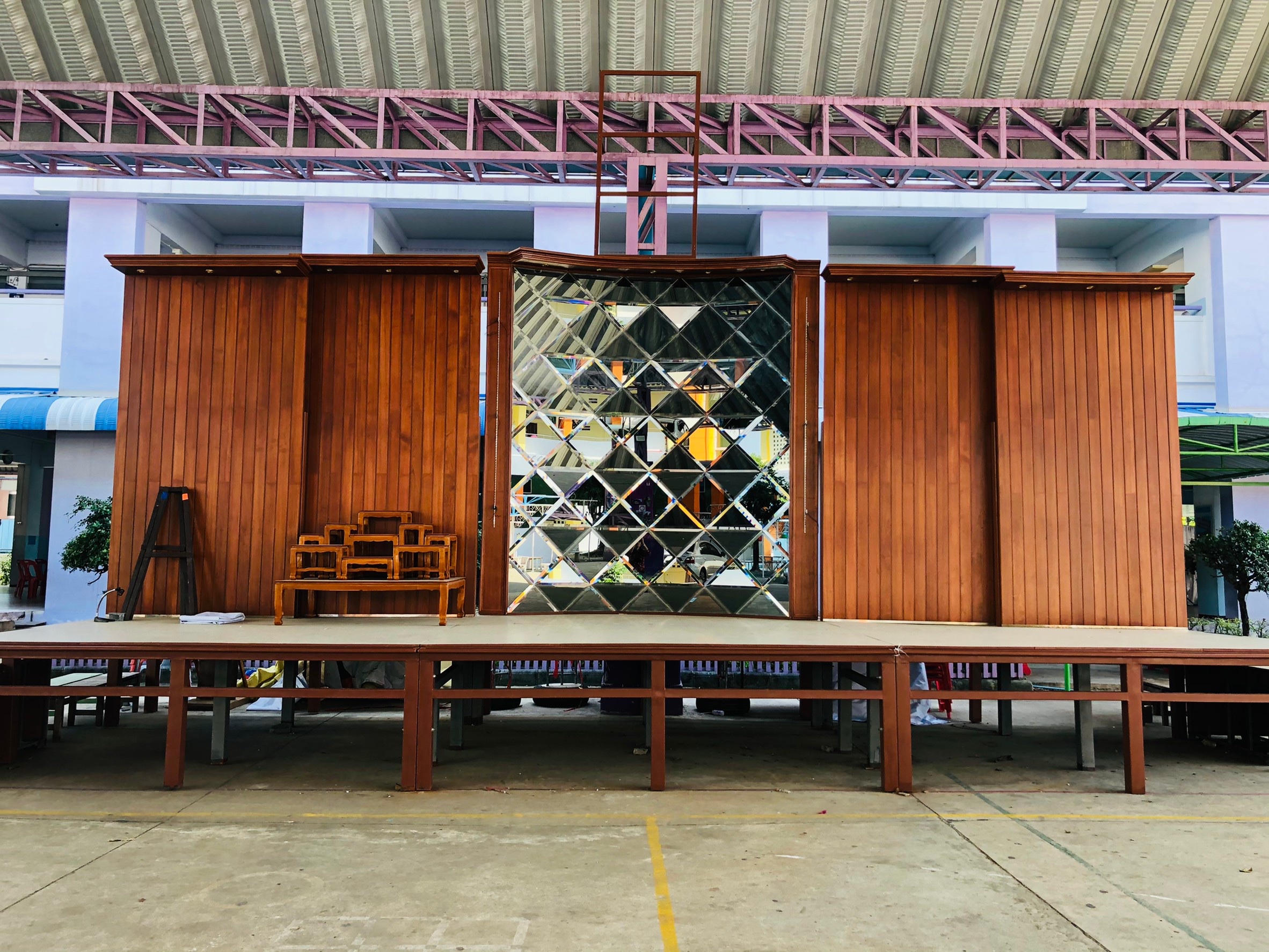 ราชวินิตประถม(บางแค)ทำเวที,ประตู,ที่นั่ง,สนามเด็กเล่น