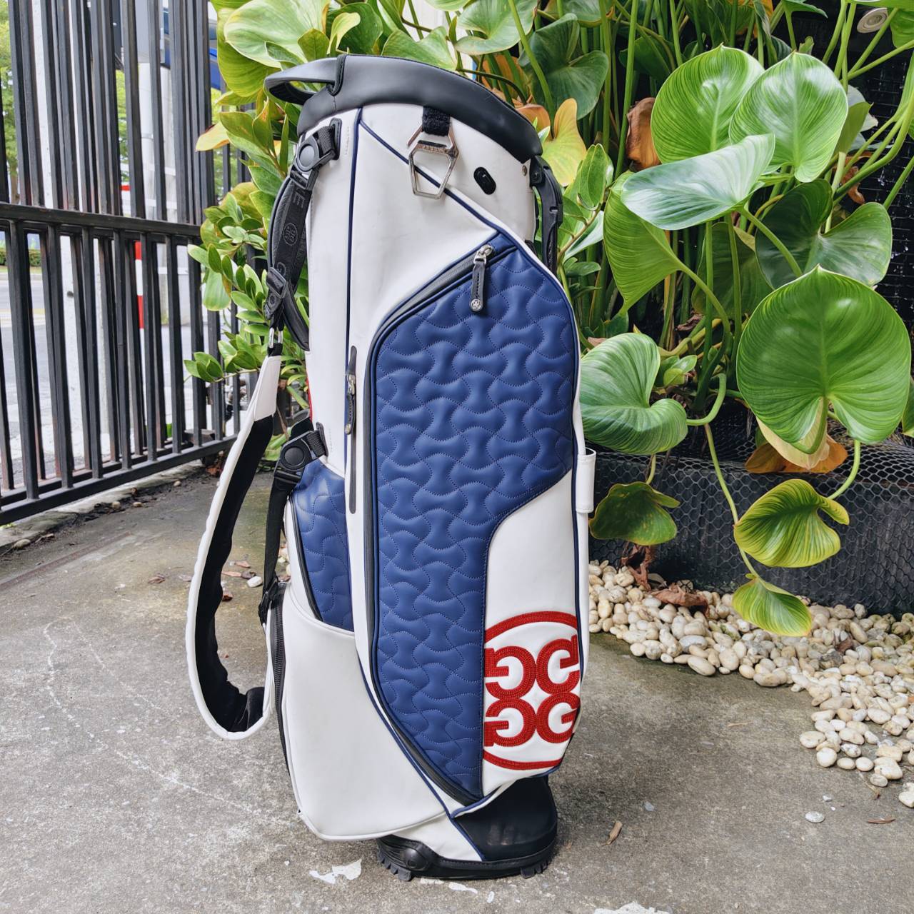 ถุงกอล์ฟ G/FORE Transporter III มือสอง ของแท้ สภาพสวยมาก มีสายสะพายเปลี่ยนได้สองแบบ