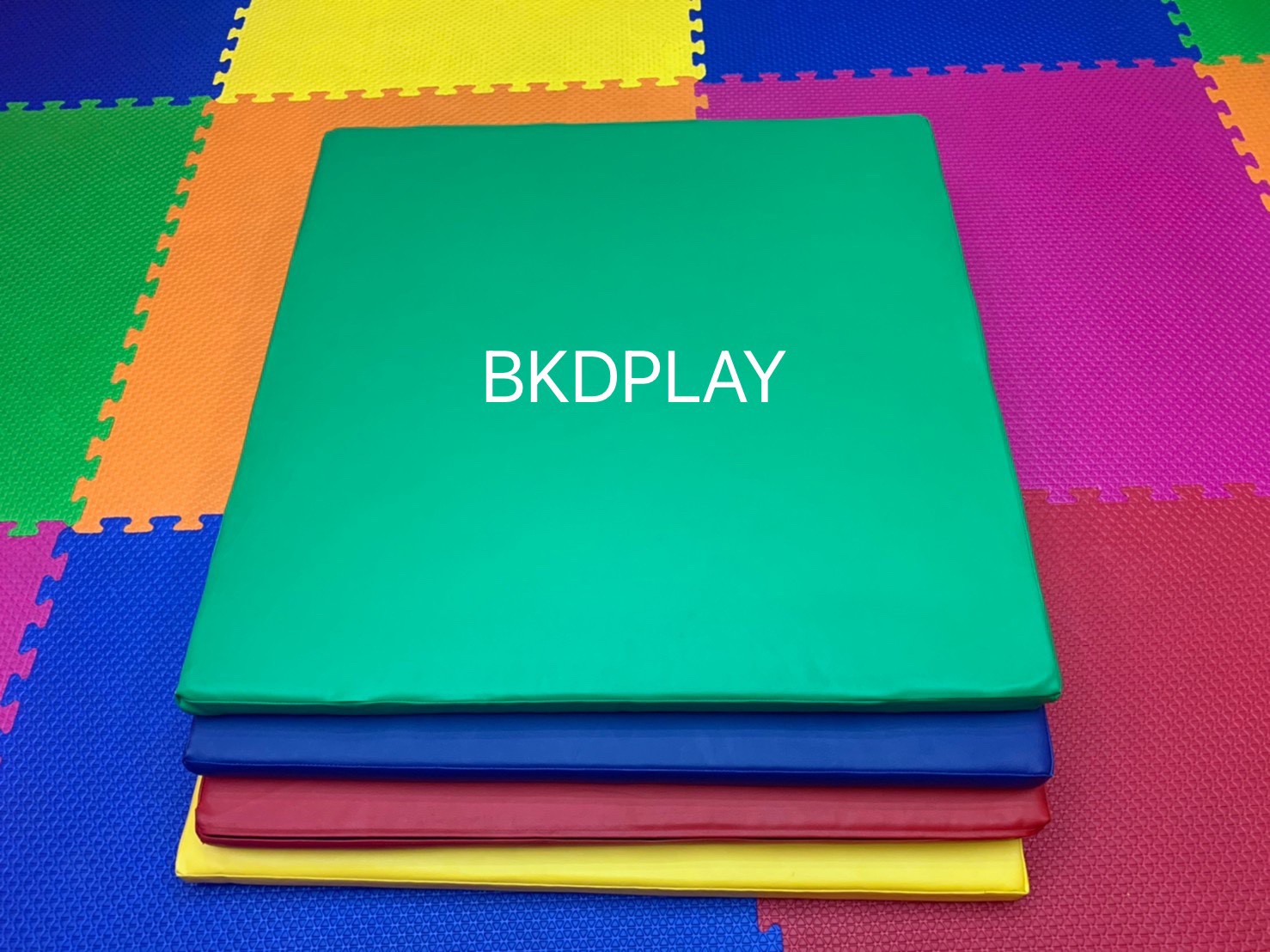 Promotion เบาะรองคลานราคาต่อ 1 แผ่น สั่งทำตามสีที่ต้องการได้,เบาะปูพื้นนุ่มนิ่ม, เบาะหนัง pvc กรุผนัง แผ่นปูพื้น, กันกระแทก เบาะออกกำลังกาย พร้อมส่ง ราคาลดล้างสต็อค เลือกสีไม่ได้