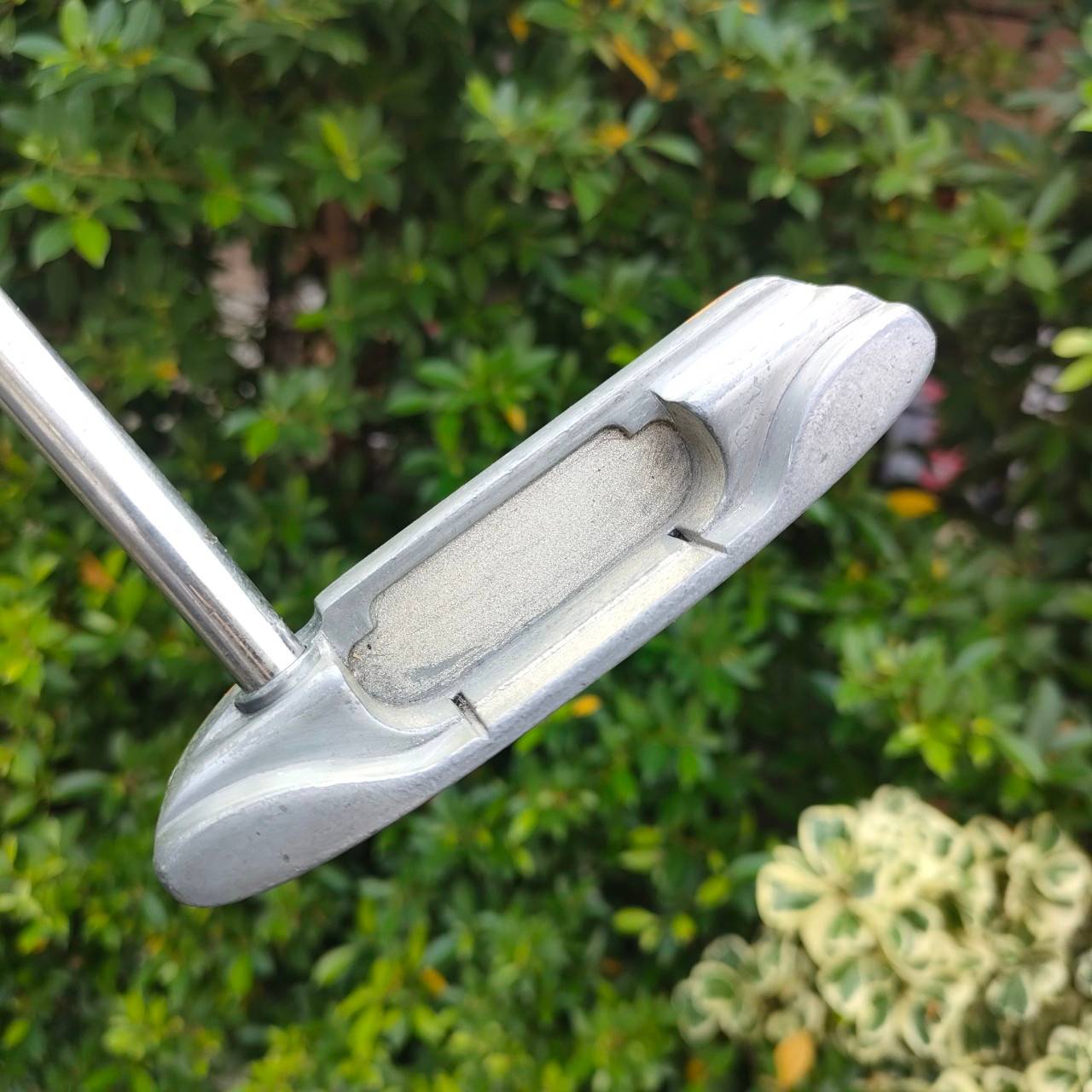 PUTTER LANCE FIFLD ความยาว 34 นิ้ว น้ำหนักดีมาก มีส่วนผสมของทองแดงทั้งด้านบนด้านล่าง บล๊านซ์มาก และยังหน้า MILLED เกาะไลน์สุดๆ!! ไม้กอล์ฟมือสอง ของแท้ BY NakaraLuxurious