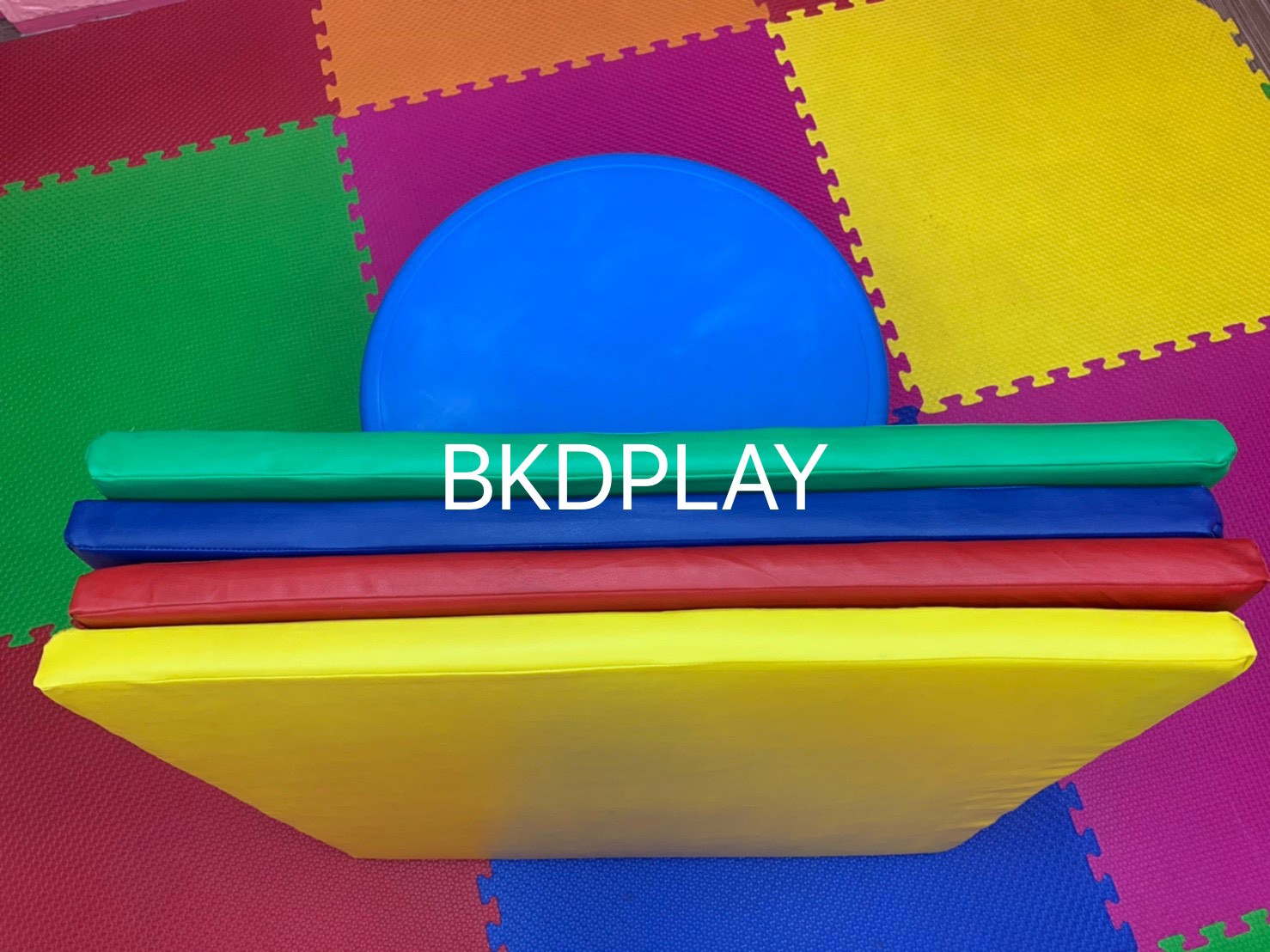 Promotion เบาะรองคลานราคาต่อ 1 แผ่น สั่งทำตามสีที่ต้องการได้,เบาะปูพื้นนุ่มนิ่ม, เบาะหนัง pvc กรุผนัง แผ่นปูพื้น, กันกระแทก เบาะออกกำลังกาย พร้อมส่ง ราคาลดล้างสต็อค เลือกสีไม่ได้