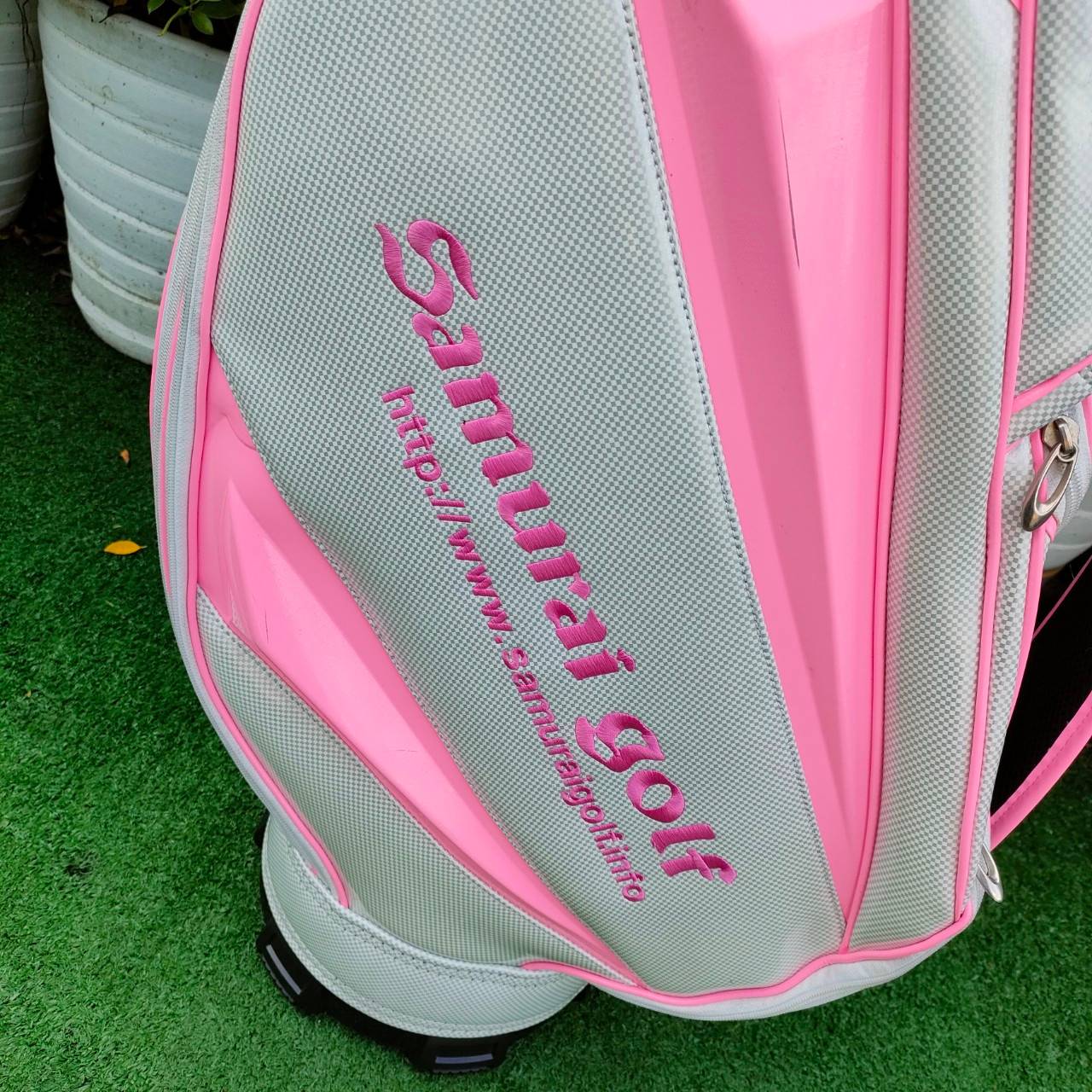 ถุงกอล์ฟ SAMURAI GOLF หนังเเก้ว มือสอง สวยนางฟ้า สีขาวชมพู ของจริงสวยมาก