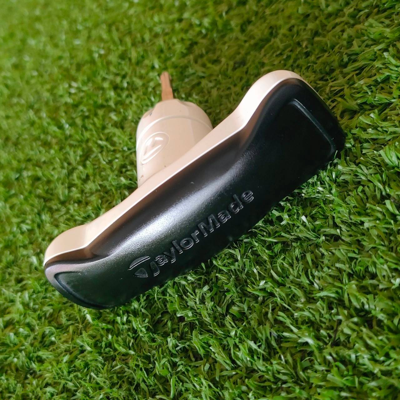 ตัวไข TAYLORMADE มือสอง แบบเหลี่ยม สีขาว-ดำ ของแท้ สภาพสวยเดิมๆ มือสอง ของแท้ BY NakaraLuxurious
