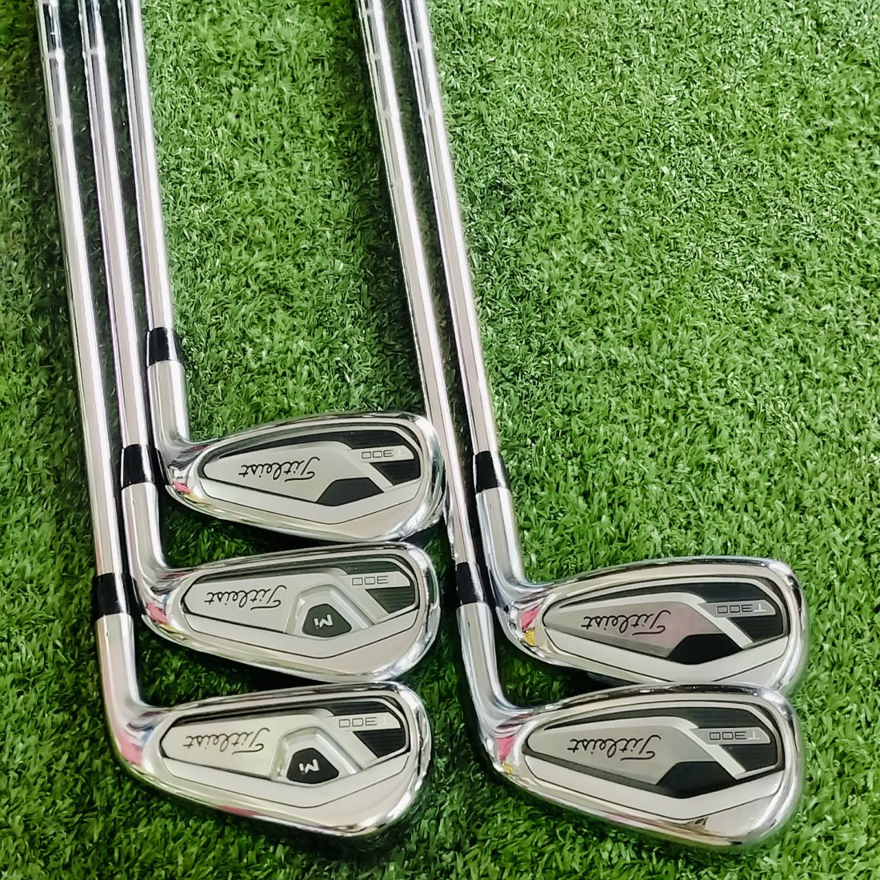 ชุดเหล็ก TITLEIST T300 (2022) ตีไกล ตีง่าย ชุดแบบ COMBO พัฒนาเกมการเล่นได้มากเป็นพิเศษ บเคลื่อนด้วยพลังจากเทคโนโลยี Max Impact ก้อนโพลีเมอร์ที่ถูกซ่อนอยู่ภายใน ไม้กอล์ฟพรีเมี่ยมมือสอง ของแท้ By NakaraLuxurious