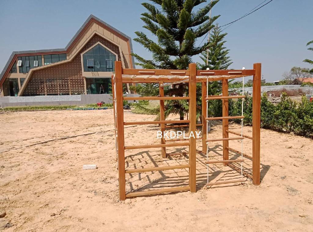 ปีนป่ายไม้ ปีนป่ายเชือก,ของเล่นสนาม,เครื่องเล่นสนามไม้ ไม้เนื้อแข็งอย่างดีผลิตในไทย งานกลางแจ้ง