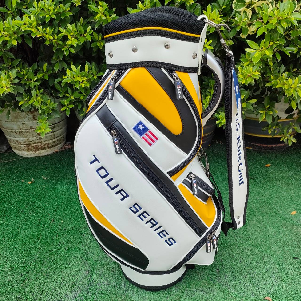 ถุงกอล์ฟเด็ก U.S.KIDS GOLF TOUR SERIES - สีเหลือง01 ขนาดไชส์ของถุง ปากถุง 7.5 นิ้ว ความสูงของถุงกอล์ฟ 28 นิ้ว มือหนึ่ง ของแท้ BY NakaraLuxurious