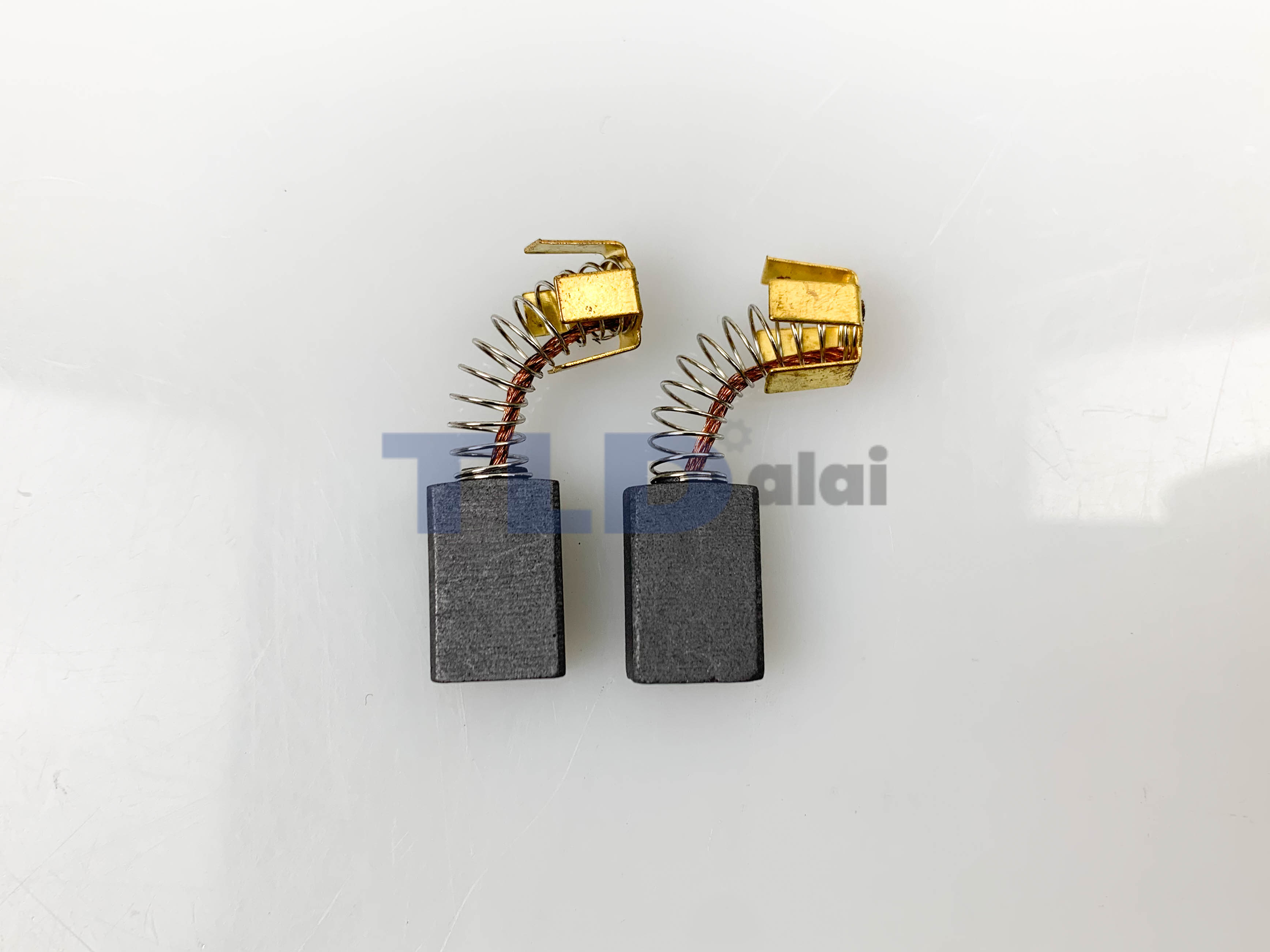 แปรงถ่าน รุ่น (T) CB104, CB106, CB116, CB117 ทุกเบอร์ขนาดเท่ากัน (กว้าง 10 หนา6 สูง15 mm.)