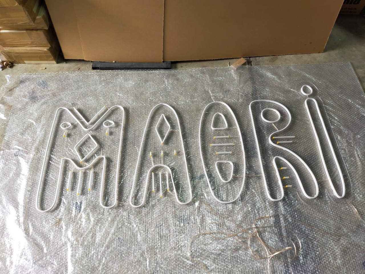 ไฟนีออน เฟค