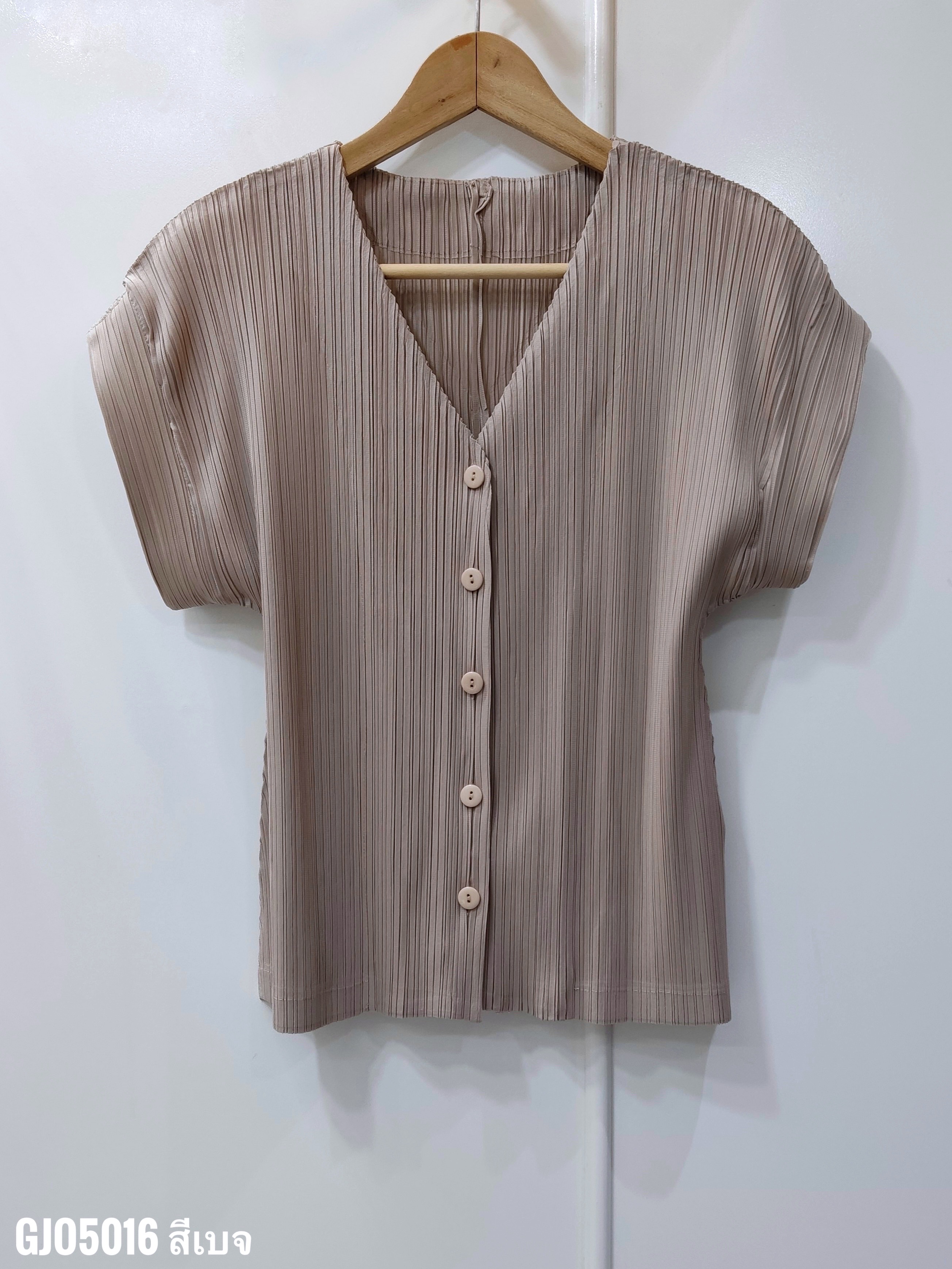 ปรับราคาลง20%!! 2MUAY รุ่น GJO5016 เสื้ออัดพลีทคุณภาพ SHORT SLEEVE V NECK BUTTON FRONT PLEATED TOP 10 สี FREE SIZE