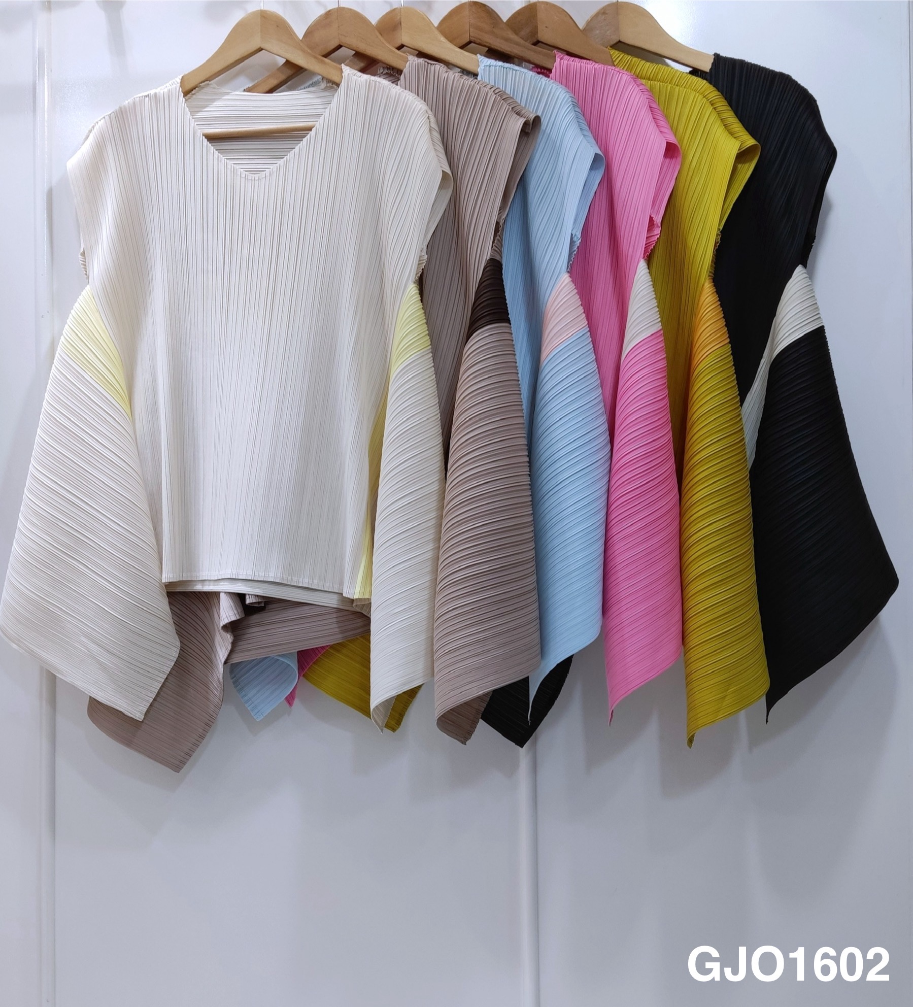 ปรับราคาลง20%!! 2MUAY รุ่น GJO1602 เสื้อพลีทคุณภาพ SHORT SLEEVE 2 TONE FLARE PLEATED TOP 6 สี FREE SIZE