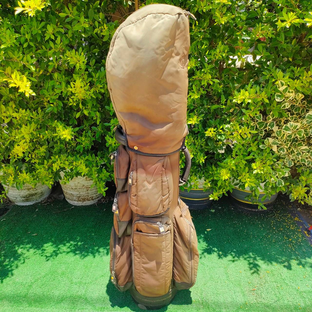 ถุงกอล์ฟ CALLAWAY มือสอง ของแท้ **มีตำหนิ** COVER ขาด และไม่มีสายสะพายค่ะ ภายในบุกำมะหยี่อย่างดี ไม้กอล์ฟมือสอง ของแท้ BY NakaraLuxurious