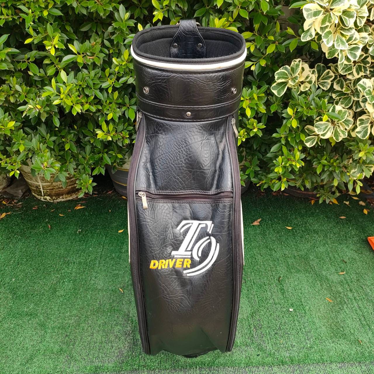ถุงกอล์ฟ S-YARD T9 DRIVER มือสอง **ตำหนิมีรอยขาดตรงที่จับเเละ COVER มีรอยขาด**โปรดสังเกตตำหนิให้ดีก่อนซื้อ** มือสอง ของแท้ BY NakaraLuxurious