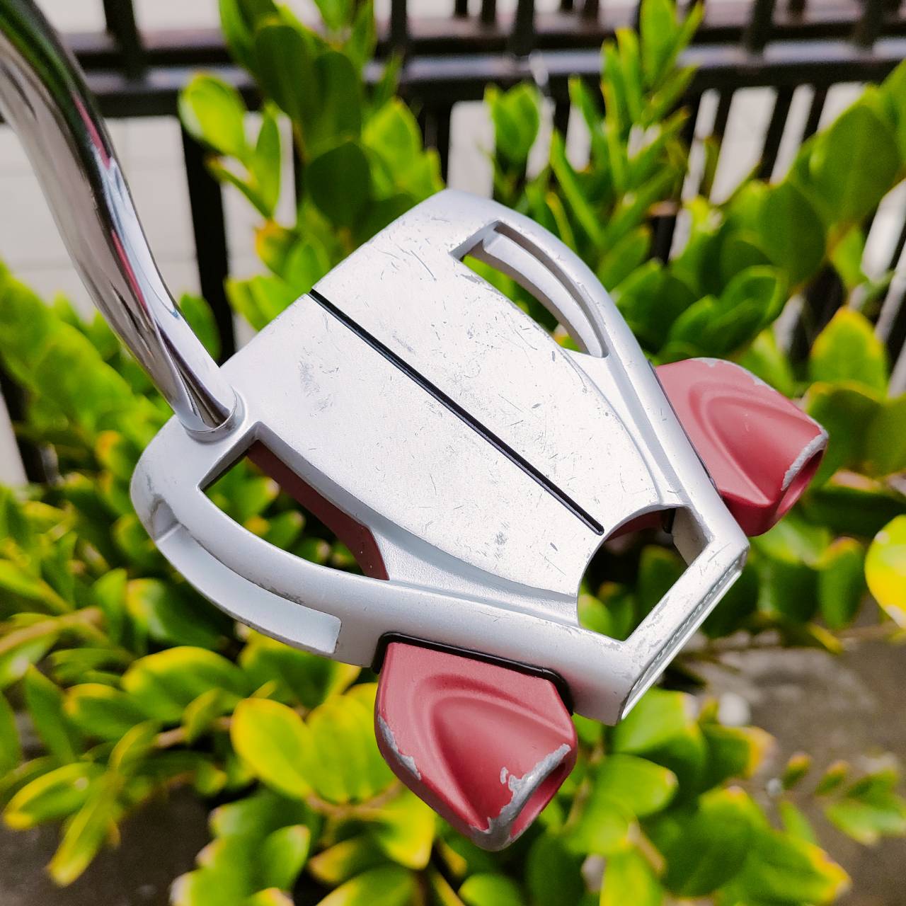 PUTTER TAYLORMADE SPIDER TOUR ความยาว 34 นิ้ว มาพร้อม COVER เดิมตรงรุ่น ชดเชยความผิดพลาดสูงสุด กระจายน้ำหนักได้ดีมาก ไม้กอล์ฟพรีเมี่ยมมือสอง ของแท้ By NakaraLuxurious